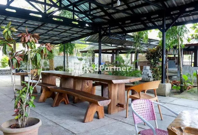 Hotelli Sahabat Pantai Guest House Mitra Reddoorz