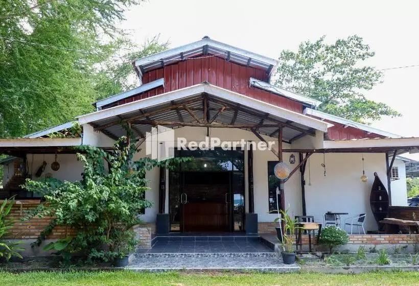 Hotelli Sahabat Pantai Guest House Mitra Reddoorz
