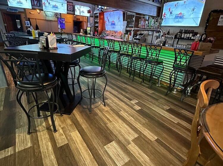 בית מלון כפרי Trophy Lodge Accommodations