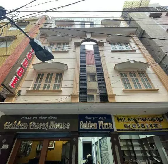 カプセルホテル Golden Guest House