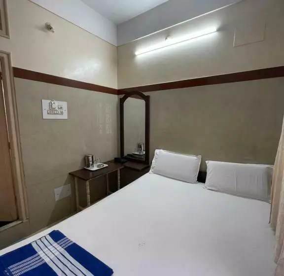 カプセルホテル Golden Guest House