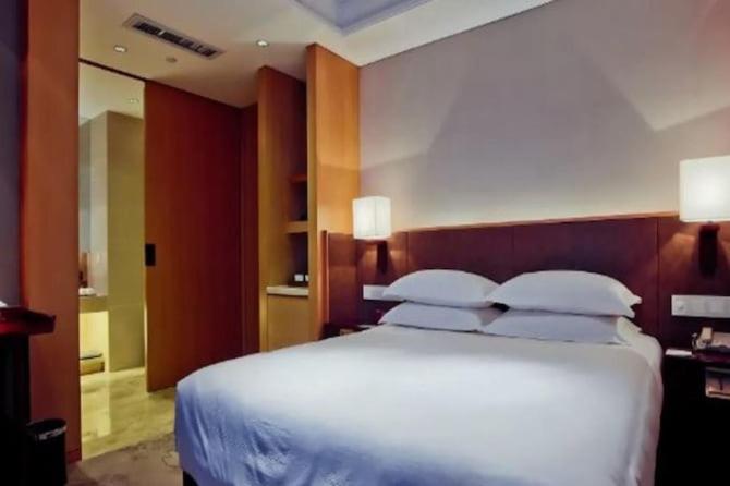 هتل Living International, Ashkona