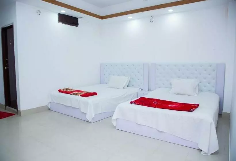 هتل Living International, Ashkona