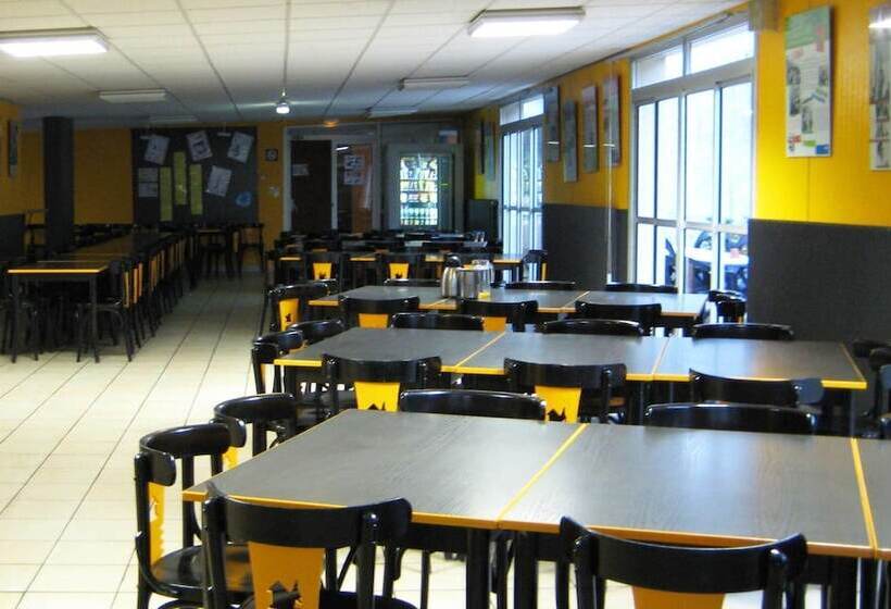 Общежитие Auberge De Jeunesse Hi Poitiers