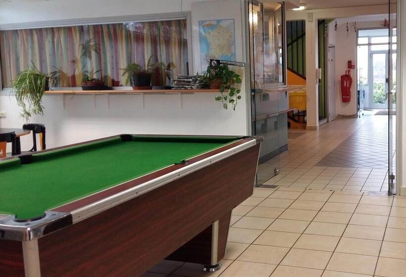 Общежитие Auberge De Jeunesse Hi Poitiers