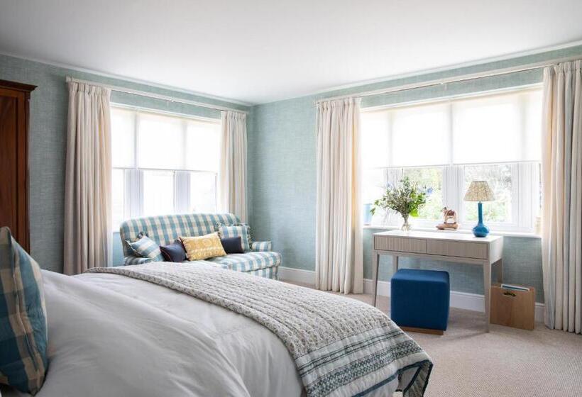 Bed and Breakfast Flint House   Goodwood Events