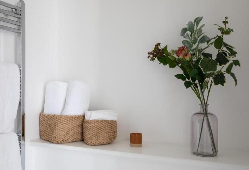 Bed and Breakfast Flint House   Goodwood Events