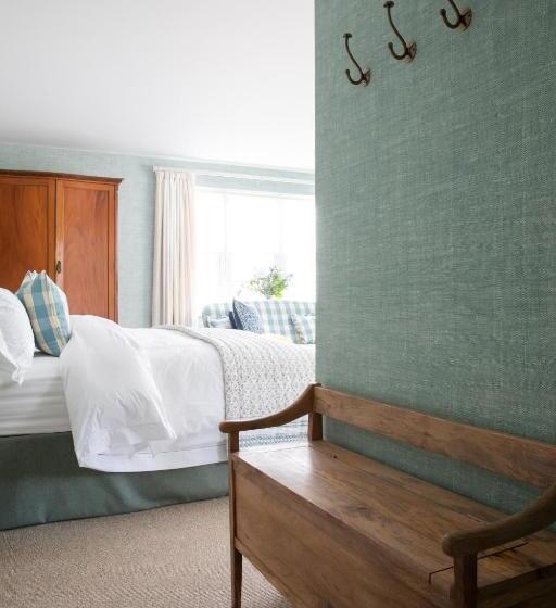 Bed and Breakfast Flint House   Goodwood Events