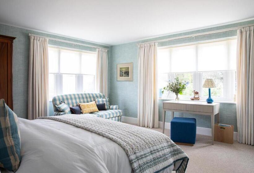 Bed and Breakfast Flint House   Goodwood Events