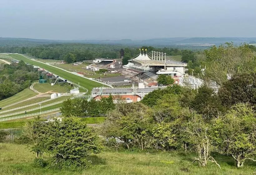 Aamiaismajoitus (B&B) Flint House   Goodwood Events