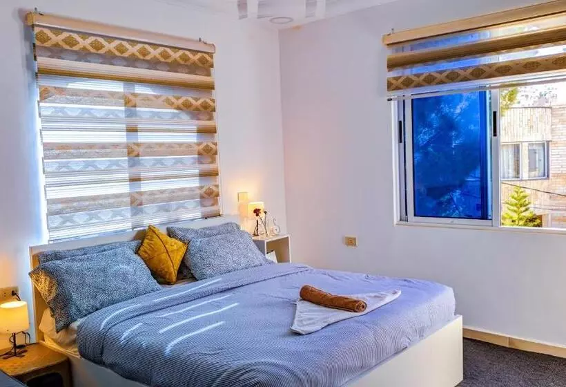 تختخواب و صبحانه Full Panorama Jerash