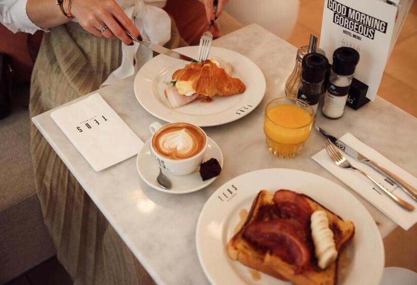 Отель Botanique Breda