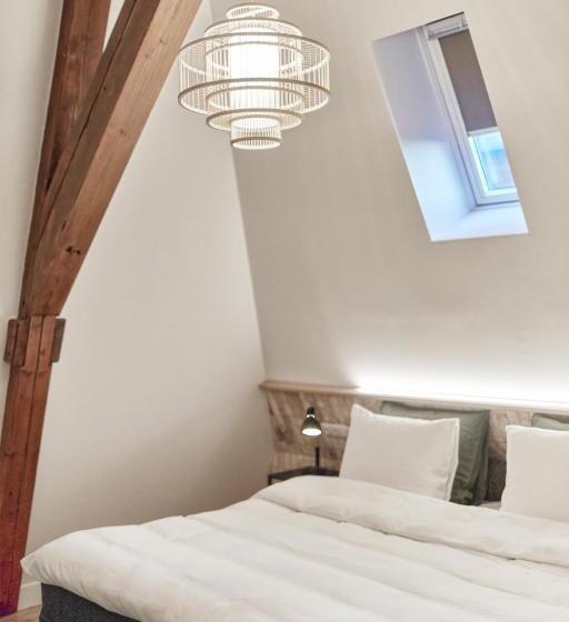 Отель Botanique Breda