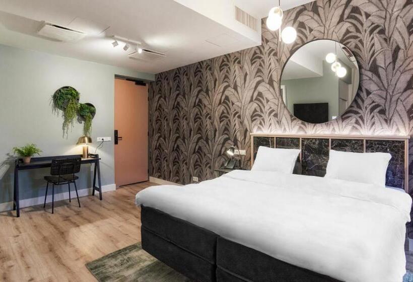 Отель Botanique Breda