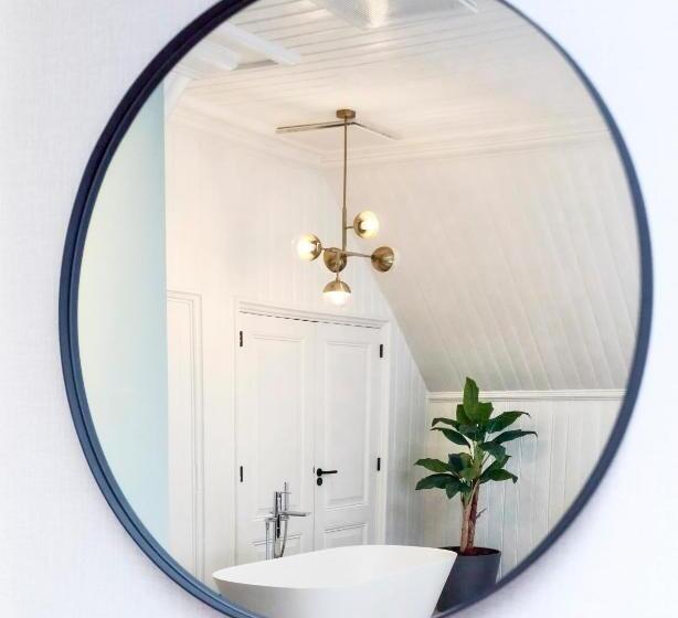 Отель Botanique Breda