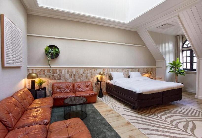 Отель Botanique Breda