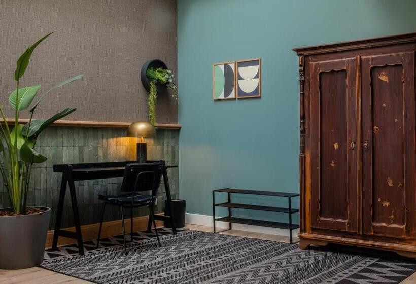 Отель Botanique Breda