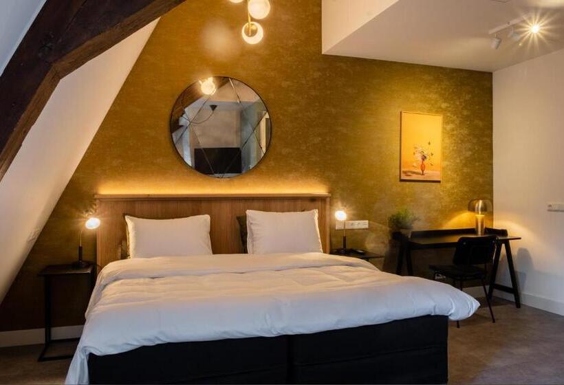 Отель Botanique Breda