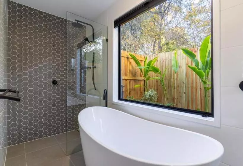 Lomakeskus Poinciana At Cooee Bay