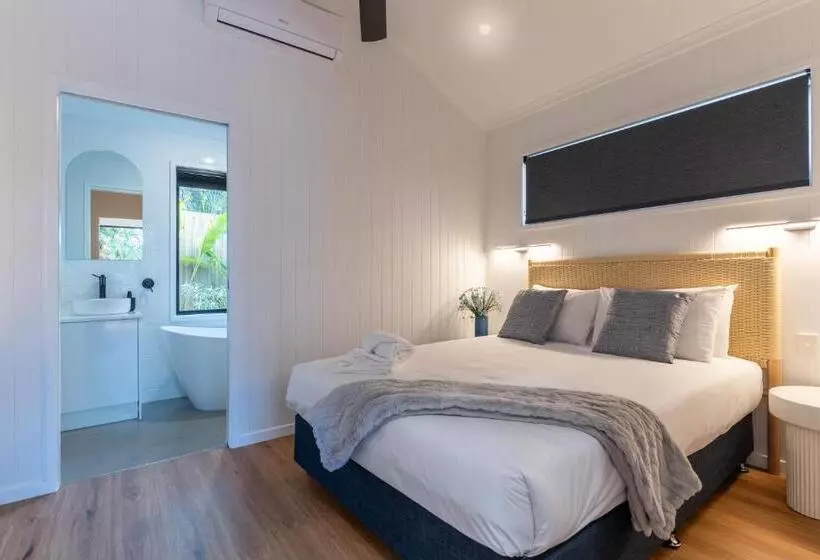 Lomakeskus Poinciana At Cooee Bay