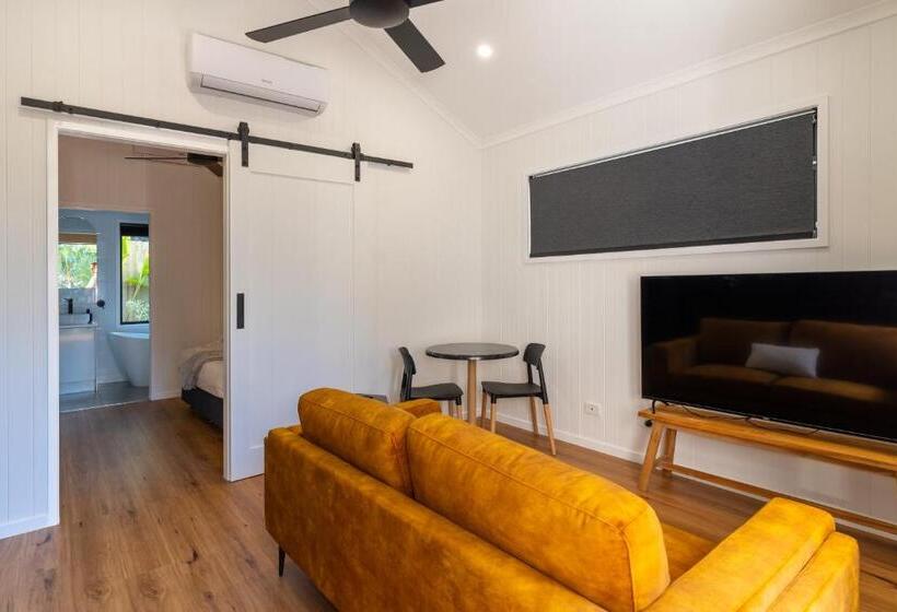 리조트 Poinciana At Cooee Bay