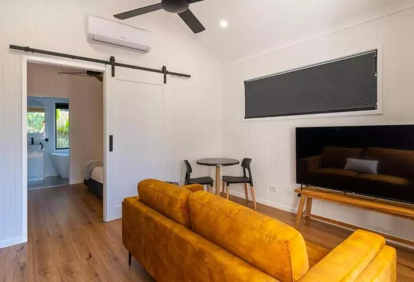 Lomakeskus Poinciana At Cooee Bay