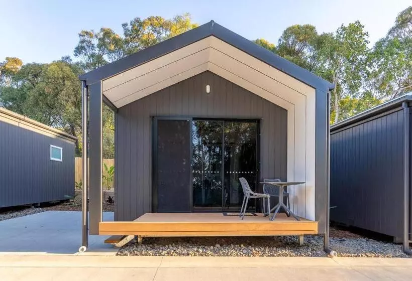 Lomakeskus Poinciana At Cooee Bay