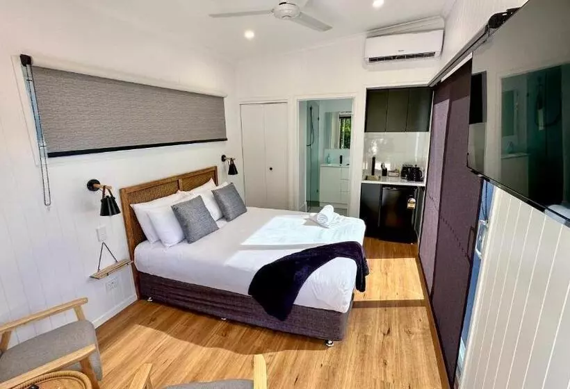 Lomakeskus Poinciana At Cooee Bay