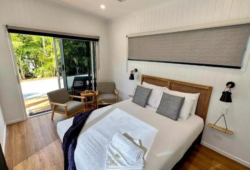 Lomakeskus Poinciana At Cooee Bay