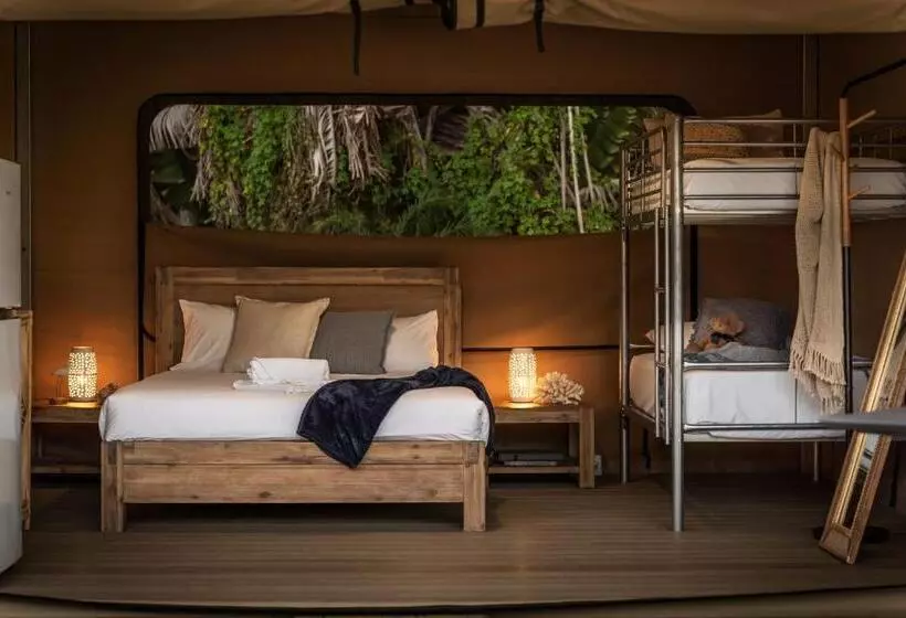 Lomakeskus Poinciana At Cooee Bay