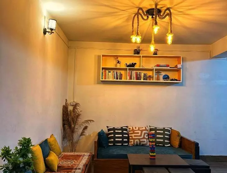 هاستل House Of Nomad