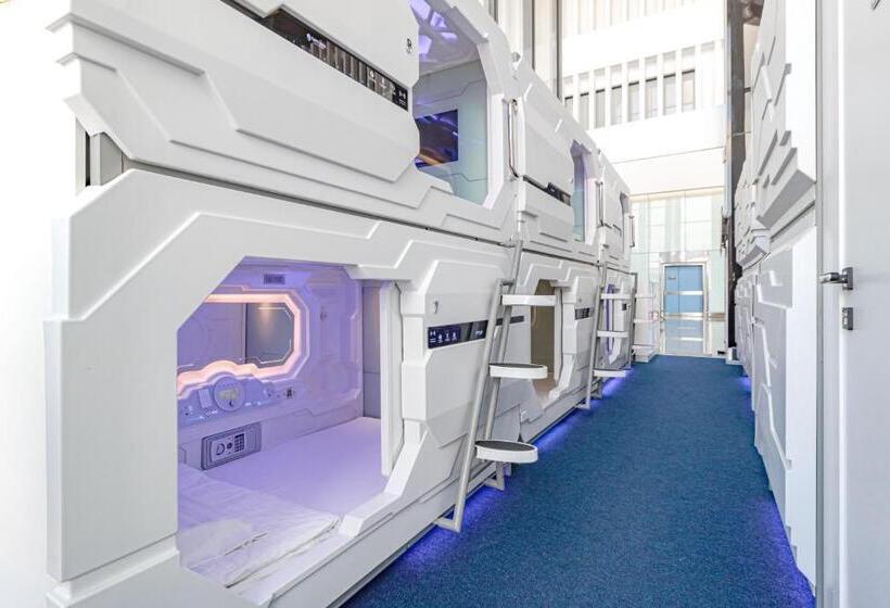 Kapselhotell Caps Lock Airport