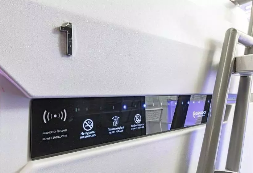 هتل کپسول Caps Lock Airport