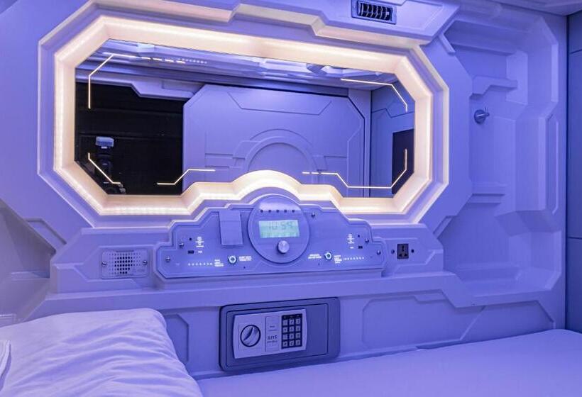 Kapselhotell Caps Lock Airport