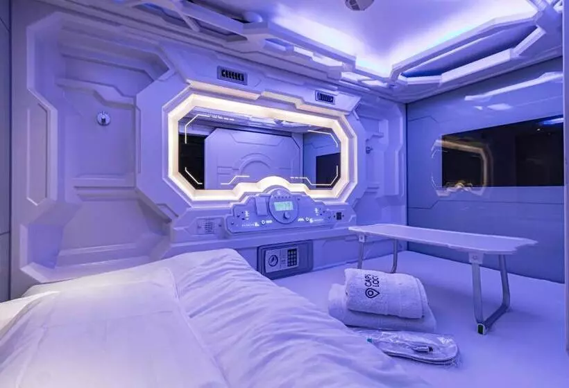 هتل کپسول Caps Lock Airport