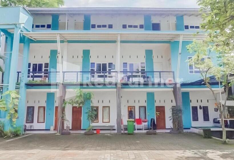 Hotel Syariah Safar Guest House Mitra Reddoorz