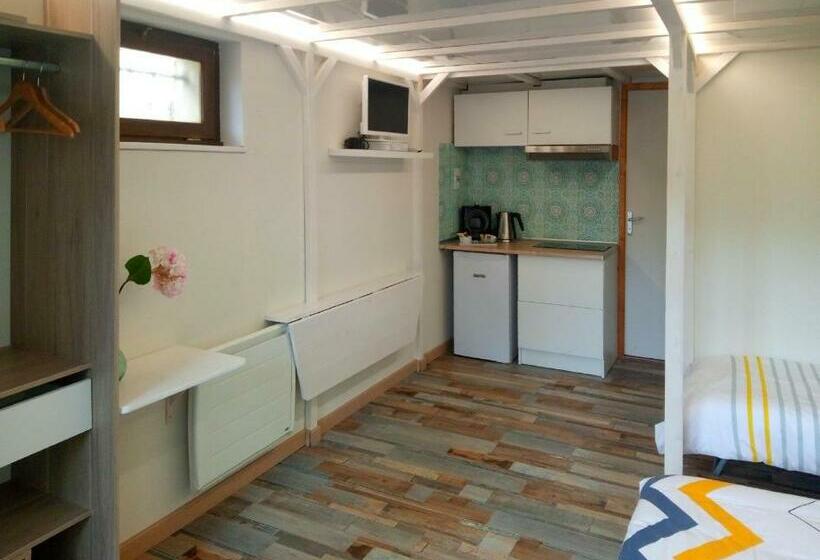 ペンション Joli Studio Avec Terrasse, 2km A79, 6km Le Pal