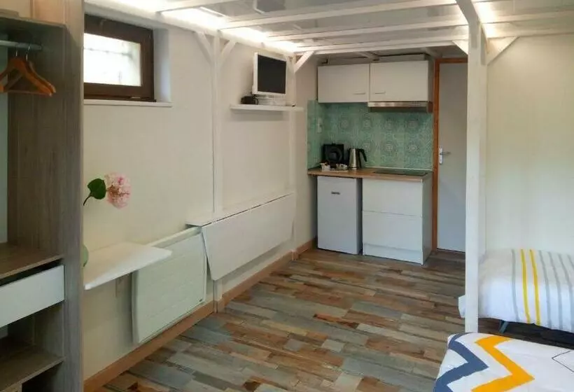 Majatalo Joli Studio Avec Terrasse, 2km A79, 6km Le Pal