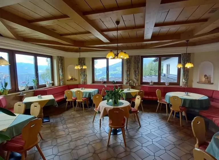 ユースホステル Pension Berghof
