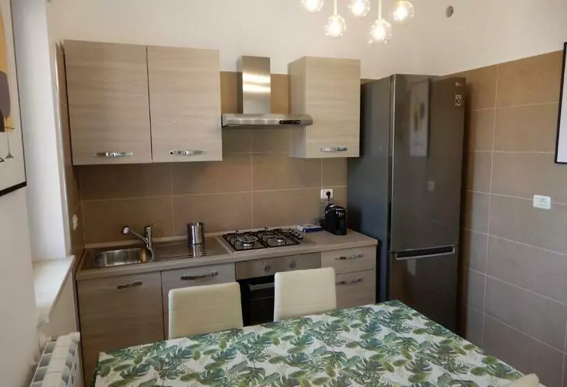 Aamiaismajoitus (B&B) Caserta Royale Suite