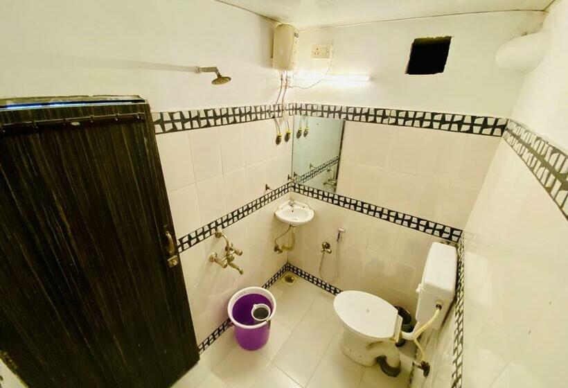 فندق Deluxe Inn   Stay Near Kokilaben Dhirubhai Ambani Hospital