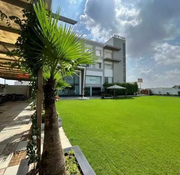 ホテル Rudraksh Resort And