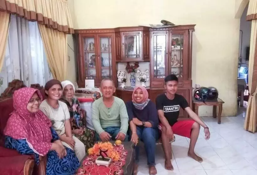 ペンション Barrel Homestay   Near Mentawai Fast Ferry, Cooking Class, Transport   Tour Bukittinggi By Nginapdip