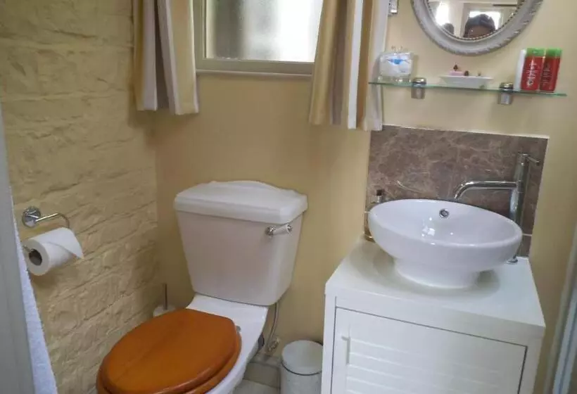 Aamiaismajoitus (B&B) Conygre Bungalow