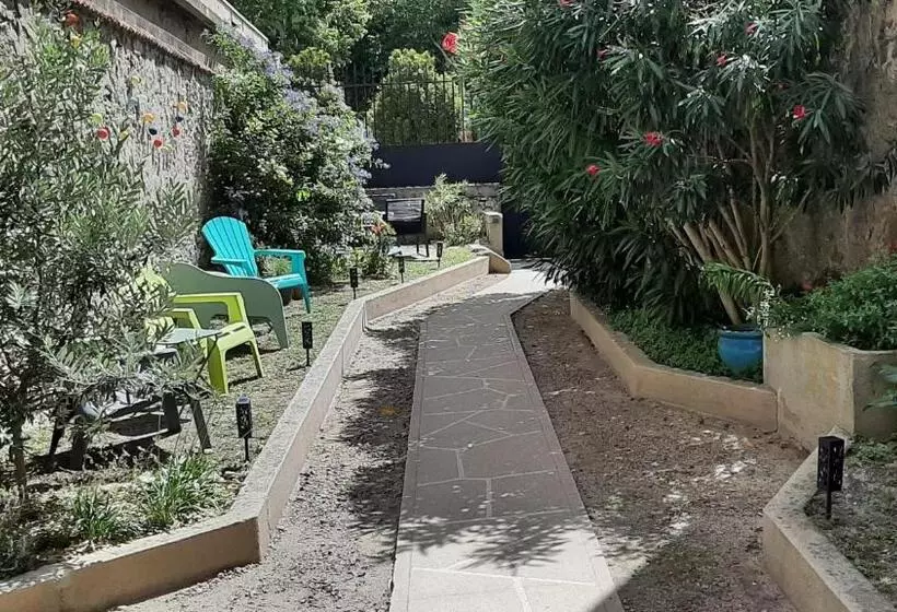 Aamiaismajoitus (B&B) Le 9 De Cour, Chambre Caouette