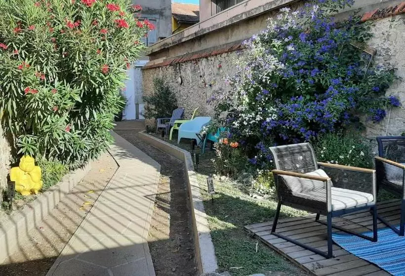 Aamiaismajoitus (B&B) Le 9 De Cour, Chambre Caouette