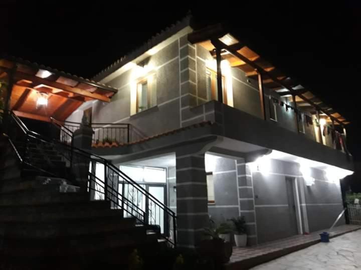 פנסיון Villa Heljos Apartaments