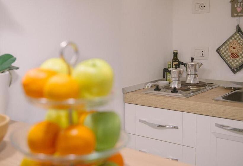 تختخواب و صبحانه Bed In Naples