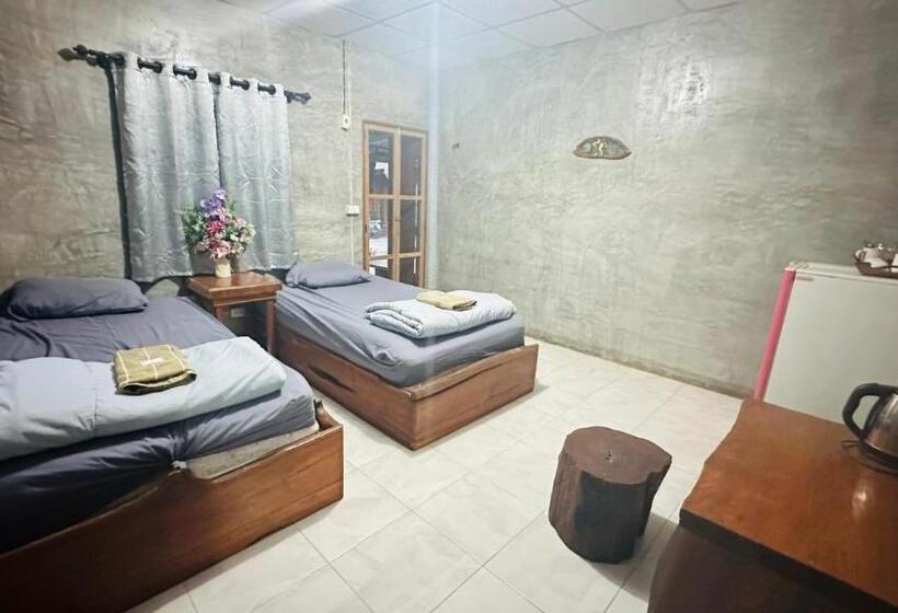 Resort บ้านภทรพรรณ ขุนยวม แม่ฮ่องสอน Pataraphan House, Khunyuam, Maehongson, Thailand