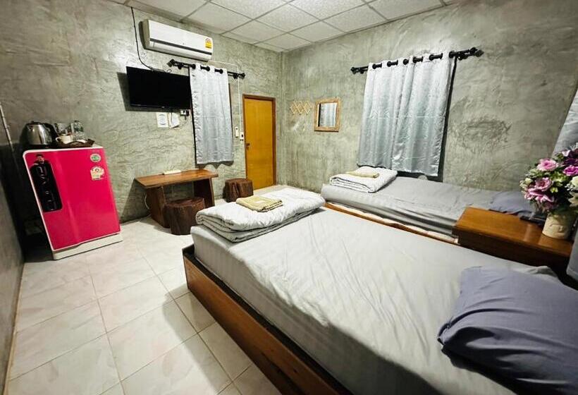 Resort บ้านภทรพรรณ ขุนยวม แม่ฮ่องสอน Pataraphan House, Khunyuam, Maehongson, Thailand